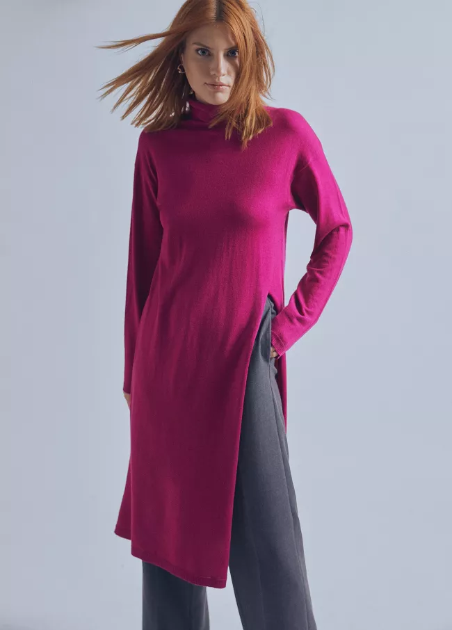 Camisola comprida de gola alta com porme