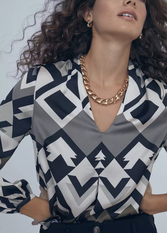 Camisa estampado geométrico acetinada