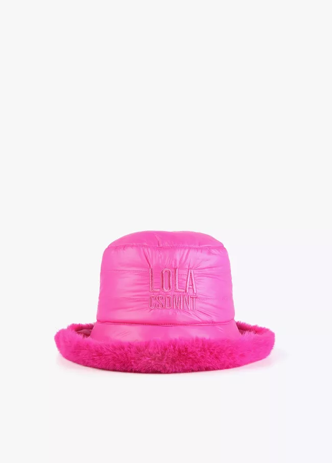 Gorro tipo Bucket com pelo reversível