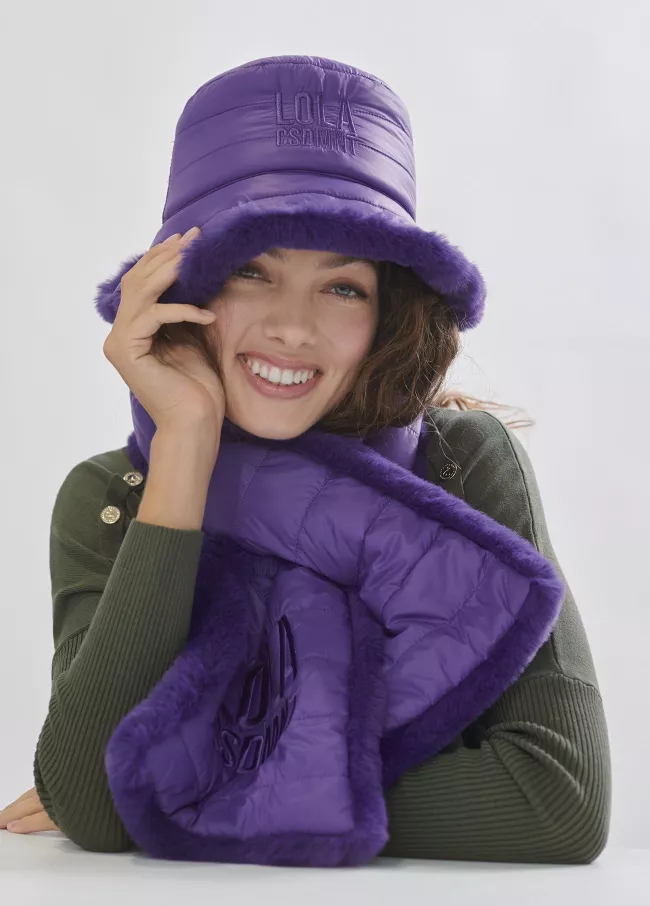 Gorro tipo Bucket com pelo reversível