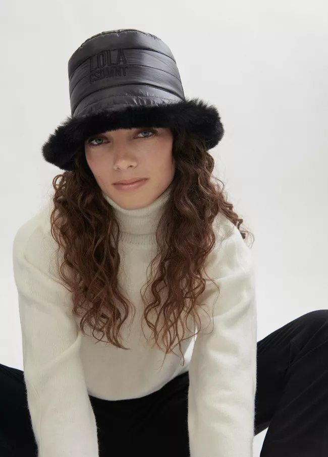 Gorro tipo Bucket com pelo reversível