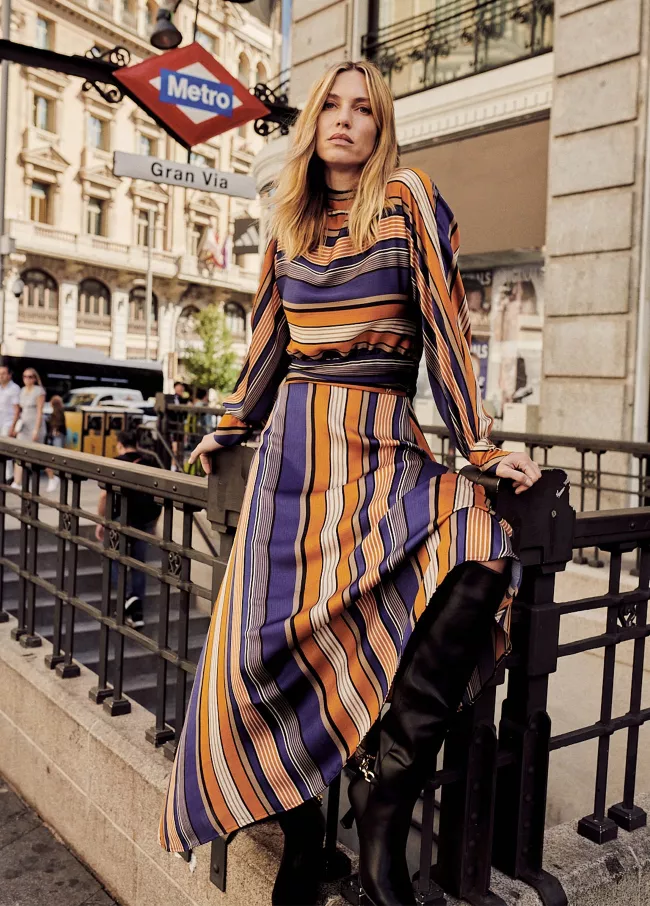 Vestido com riscas bidirecionais
