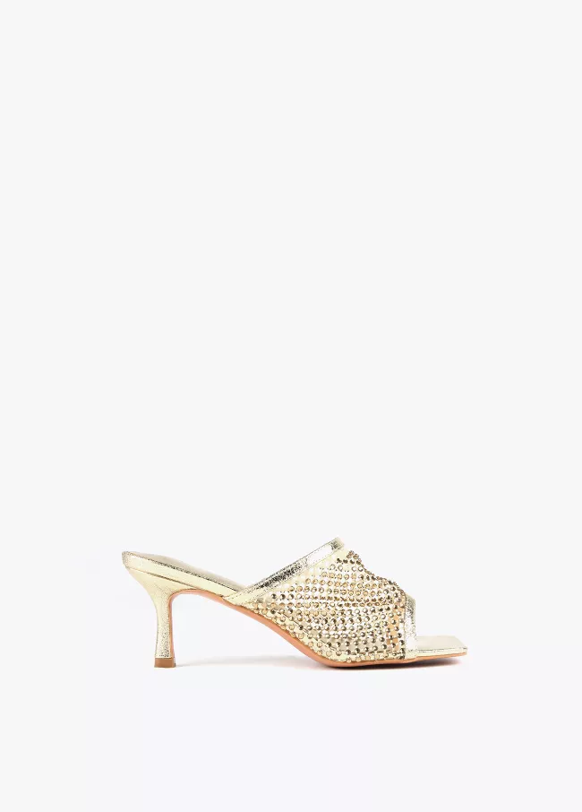 Sandalia de tacón y malla de strass